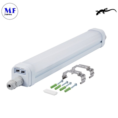 160lm/W IP66 LED Triproof Light 18W36W80W IK08 พร้อมเซ็นเซอร์ฉุกเฉินสําหรับโกดังภายใน